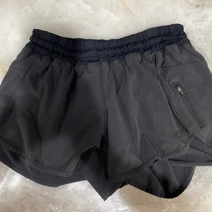 Lululemon tracker shorts